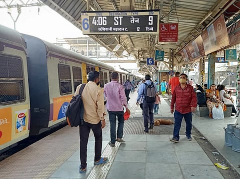 डिसेंबरच्या पहिल्या आठवड्यात २.२२ कोटी जणांनी केला प्रवास ;मध्य रेल्वेची माहिती