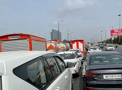 चंद्रपूरात पेट्रोल टँकर-ट्रकची धडकेत नऊ जणांचा होरपळून मृत्यू