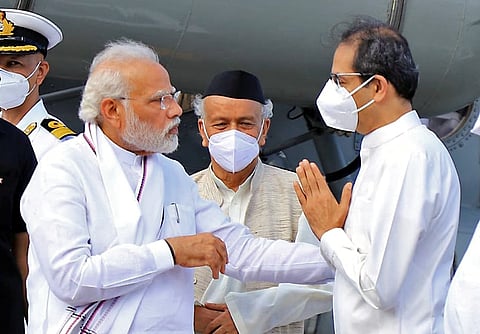 मुख्यमंत्र्यांच्या गाडीतून आदित्य ठाकरेंना उतरवण्याचा प्रयत्न, उद्धव ठाकरे भडकले