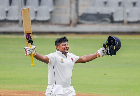 सर्फराझची झुंजार खेळी,पहिल्याच डावात ३७४ धावसंख्या