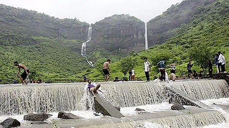 मान्सून सुरू होताच पावसाळी पर्यटनाला उधाण