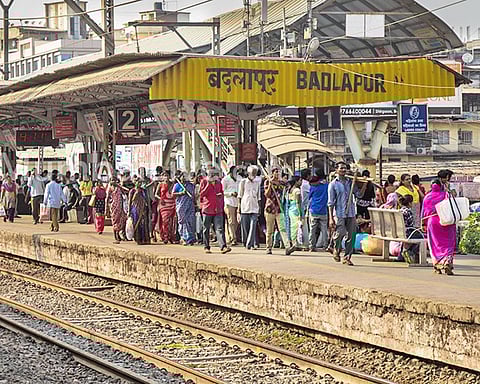 बदलापूरातील नव्या रेल्वे पादचारी पुलाच्या उभारणीला सुरुवात