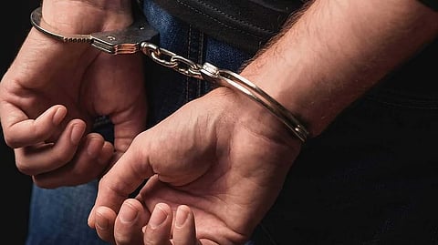 बेरोजगारांना गंडा घालत मराठी चित्रपटनिर्मिती; बडतर्फ जवानाला दिल्लीतून अटक