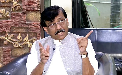 महाराष्ट्रातील अनेक जिल्हे पुरात बुडाले असून मुख्यमंत्री दिल्लीत - संजय राऊत