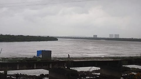 जगबुडी नदीने धोक्याची पातळी ओलांडली