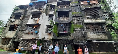 अतिधोकादायक इमारत खाली करण्याचे पालिकेचे निर्देश