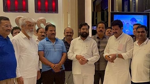 शिवसेना आमदार रवींद्र फाटकांसह, पालघर जिल्हाप्रमुख शहांची हकालपट्टी