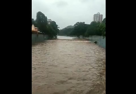 मुसळधार पावसामुळे उल्हासनदी धोक्याची पातळी गाठण्याची शक्यता