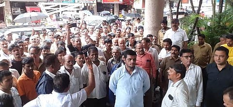 डोंबिवलीतील रिक्षाचालकांचा पालिकेच्या कार्यालयावर मोर्चा ; तीव्र आंदोलनाचा इशारा