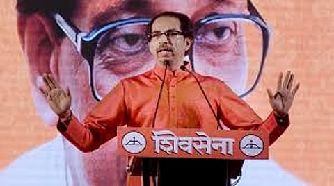 ठाण्याच्या राजकारणात मोठी खळबळ, ठाकरेंच्या शिवसेनेला पुन्हा एकदा धक्का