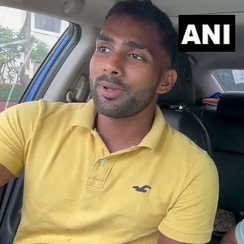 राजधानी कोलंबोमध्ये पेट्रोल भरण्यासाठी क्रिकेटपटू चक्क दोन दिवस रांगेत