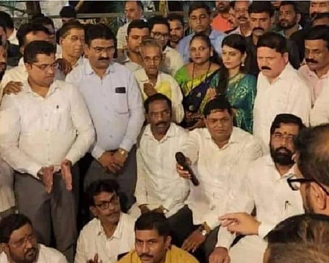 बदलापुरात शिवसेनेचा बालेकिल्ला भुईसपाट, २५ नगरसेवक शिंदे गटात