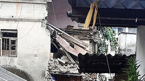 काळबादेवीत इमारतीचा भाग कोसळला, स्थानिक रहिवाशांची सुखरुप सुटका