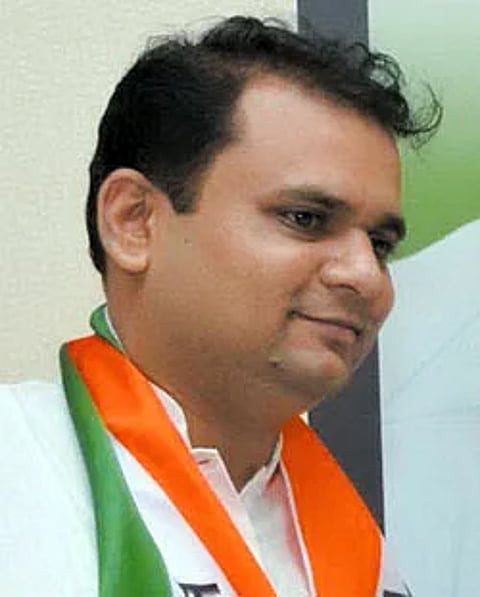 अध्यक्षांवरील विश्वासदर्शक ठराव संमत,व्हिप न पाळल्यास निलंबनाची कारवाई शक्य