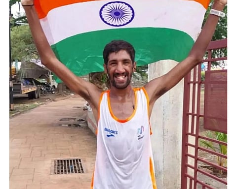 विशाख कृष्णास्वामीची धाव विश्वविक्रमाच्या दिशेने; कॅन्सरग्रस्त, गरिबांना देतो मदतीचा हात