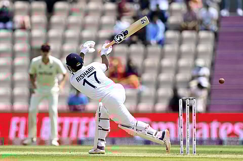 इंग्लंडची निराशाजनक सुरुवात,ऋषभ व जडेजाचे शानदार शतक