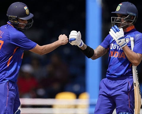 वन डे मालिकेत भारताची दमदार सुरुवात; कर्णधार शिखर धवन आणि शुभमन गिल यांची अर्धशतके