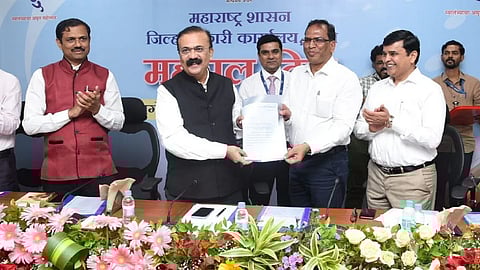 महसूल विभागाच्या कामकाजात आधुनिक तंत्रज्ञान स्विकारून सामान्यांना दिलासा द्यावा - राजेश नार्वेकर