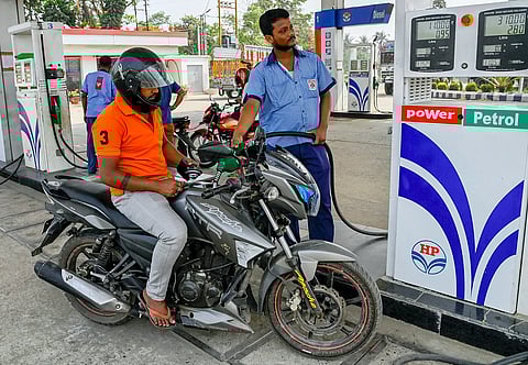 सरकारी तेल कंपन्यांचा तोटा वाढताच; पहिल्या तिमाहीत १८,४८० कोटी रुपये झाला