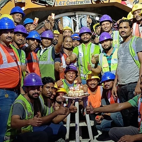 कोस्टल रोडच्या कामात मावळाची गरुडझेप; एका महिन्यात ४५६.७२४ मीटर बोगद्याचे काम फत्ते