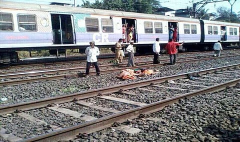 दीड वर्षात एक हजार ९६२ प्रवाशांचा रेल्वे रूळ ओलांडताना मृत्यू; ३२४ जण जखमी