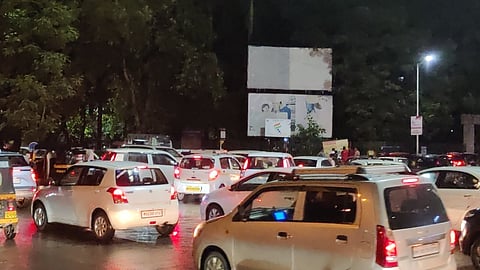दहीहंडी उत्सवात रस्ते बंद बेस्ट बस मार्गांत बदल; रस्ते वाहतूक मंदावली