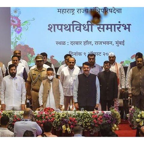 मंत्र्यांचा लेखाजोखा;शपथ घेतलेल्या १८ मंत्र्यांच्या संपत्तीची जोरदार चर्चा