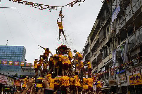 गोविंदाच्या मृत्यूप्रकरणी आयोजकाला अटक व जामीन