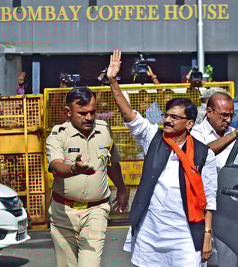 Sanjay Raut : राऊत यांच्या कोठडीत वाढ, संजय राऊत कोठडीत असताना कसे धमकावू शकतात?