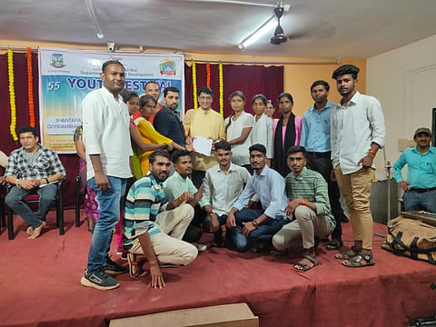 मुंबई विद्यापीठ आयोजित विद्यार्थी विकास विभाग ५५ व्या युवक महोत्सवाच्या विभागीय स्पर्धेत मोखाडा महाविद्यालयाची गरुडझेप