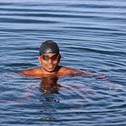 'या'आंतरराष्ट्रीय जलतरणपटूने केले लेक टाहोचे ३५ किलोमीटरचे अंतर पार