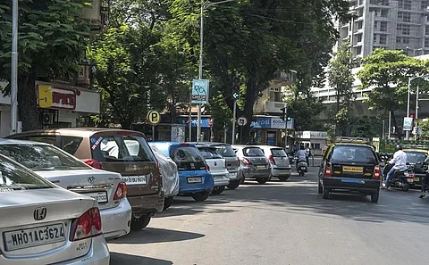 ‘पे अॅण्ड पार्क’चे कंत्राट महिला बचतगटांना देण्याचा पालिका प्रशासनाचा निर्णय