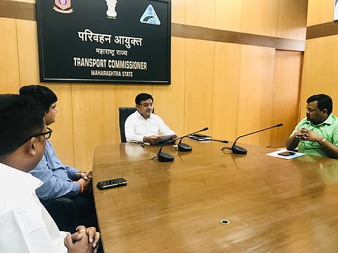 नवीन वाहन खरेदीवेळी विक्रेत्यांकडून ग्राहकांची करोडोंची लूट