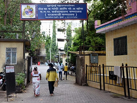 राजावाडी रुग्णालयातील दोन डॉक्टरांविरुद्ध गुन्हा दाखल