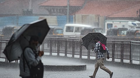 मुंबईला पावसाने झोडपले; पुढील तीन दिवस मध्यम पावसाची शक्यता