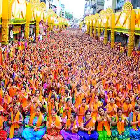 दगडूशेठ हलवाई गणपतीसमोर ३१ हजार महिलांचे अथर्वशीर्ष पठण