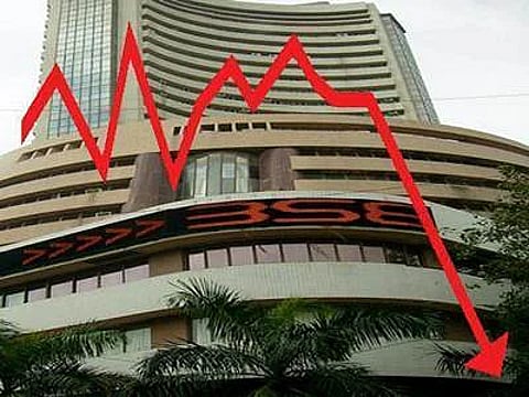भारतीय शेअर बाजारात सेन्सेक्सची ९५४ अंकांनी घसरण