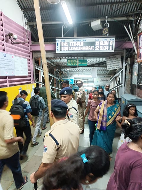 रेल्वे स्थानकांवरील गणेशभक्तांच्या गर्दी नियंत्रणासाठी अतिरिक्त रेल्वे पोलीस तैनात