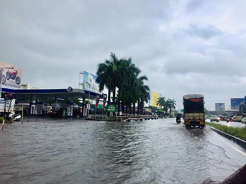 Mumbai Rain Alert : मुंबईसह राज्यात पावसाचे थैमान, वाहतूक संथ