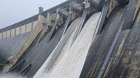 मुंबईकरांची तहान भागवणारे तलाव १८० गावांची भागवतात