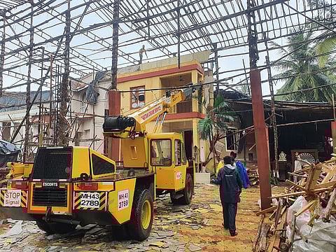 'सीआरझेड’ची परवानगी नसल्याने मढ येथील दोन स्टुडिओ जमीनदोस्त