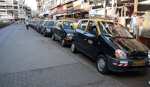 टॅक्सी संघटनांच्या बेमुदत संपाला रिक्षा चालकांनी दर्शवला पाठिंबा