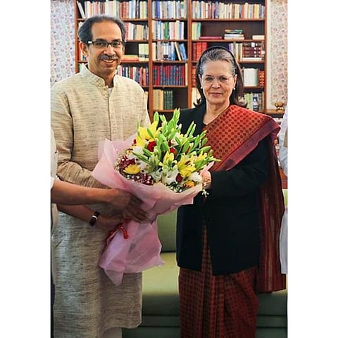 उद्धव ठाकरेंना सोनियांचा पाठिंबा