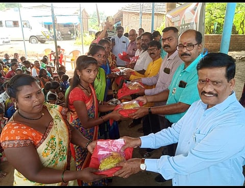 कोकण कट्टाची आदिवासी भगिनींना भाऊबीज भेट !