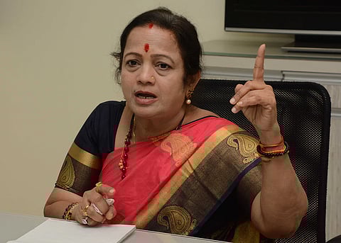 बॅनर लावल्याने महापालिकेत जागा मिळत नाहीत!किशोरी पेडणेकर यांचा टोला