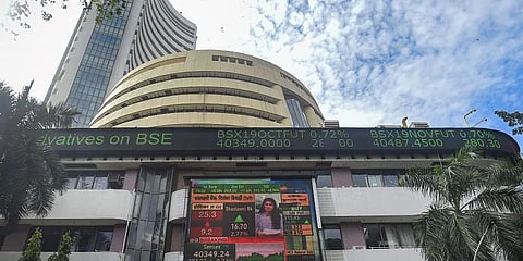सेन्सेक्स २८७ अंकांनी घसरला;आशियाई बाजारातील घसरणीचा मोठा परिणाम