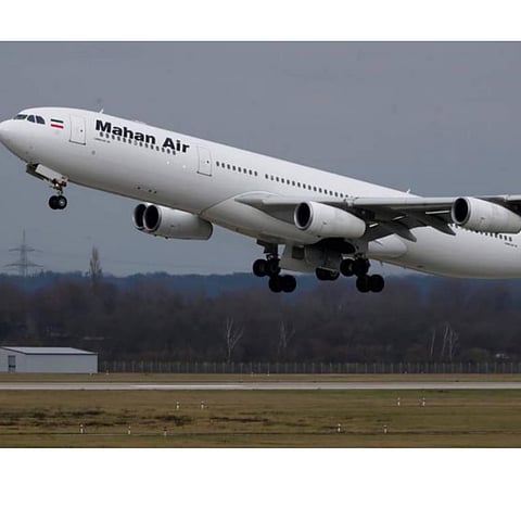 विमानात बॉम्बच्या अफवेमुळे इमर्जन्सी लँडिंग, प्रवाशाला अटक