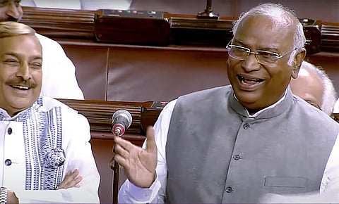 काँग्रेस अध्यक्षपदी खर्गे यांची निवड; शशी थरूर यांचा पराभव