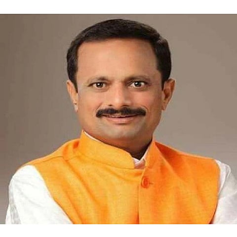 उद्धव ठाकरेंना खुर्चीचा मोह;शिंदे गटाचे बाळासाहेबांना भावनिक पत्र