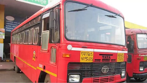 ST कर्मचाऱ्यांच्या वाढीव वेतनाची फाइल अर्थ मंत्रालयात धूळ खात; राज्य सरकारकडे १६ वेळा पत्रव्यवहार, एसटी कर्मचारी आंदोलनावर ठाम